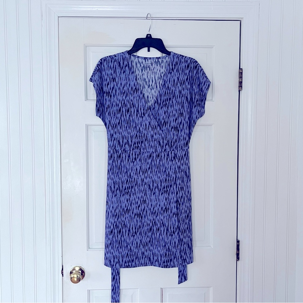 Nine West Faux Wrap Dress. Size Medium - Picture 5 of 6